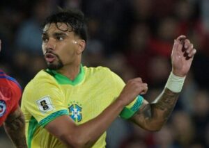 Lucas Paquetá durante jogo do Brasil contra o Chile nas Eliminatórias (foto: Rodrigo Arangua/AFP)