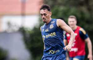 Pituca durante treino do Santos (foto: Raul Baretta/ Santos)