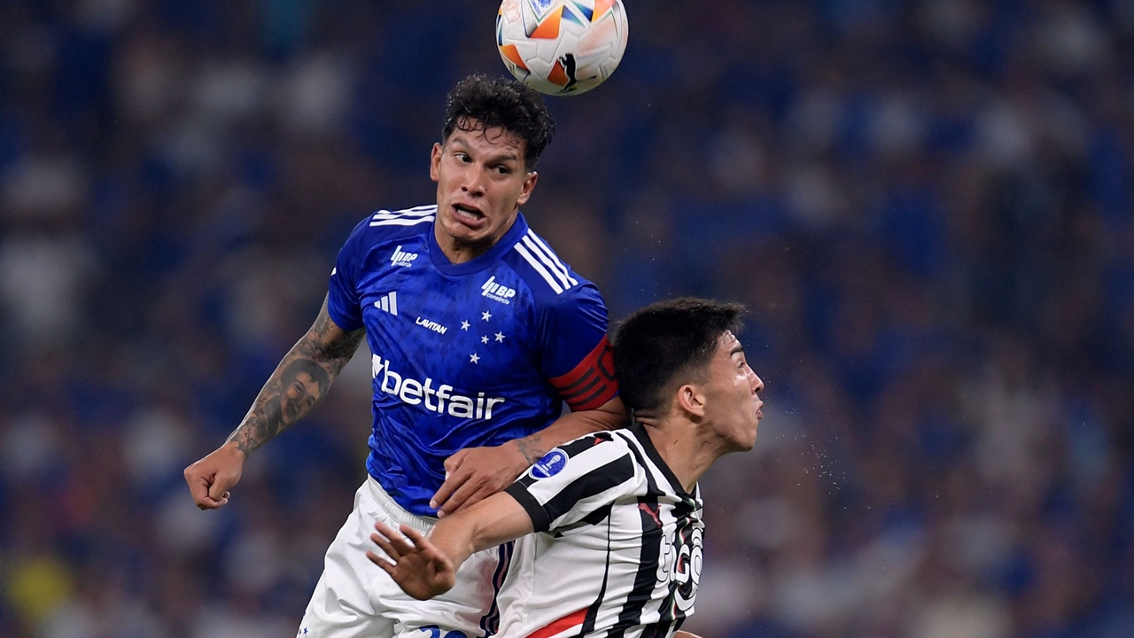 Lucas Romero, volante do Cruzeiro (foto: Douglas Magno/AFP)