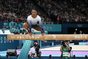 Simone Biles após queda na trave (foto: Leandro Couri/EM/D.A Press)