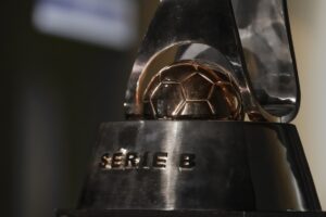 Detalhe do troféu da Série B (foto: Thais Magalhães/CBF)