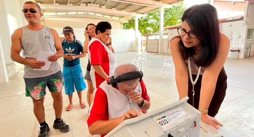 Posso votar de bermuda, chinelo ou biquíni? Veja o que é proibido vestir no dia das eleições