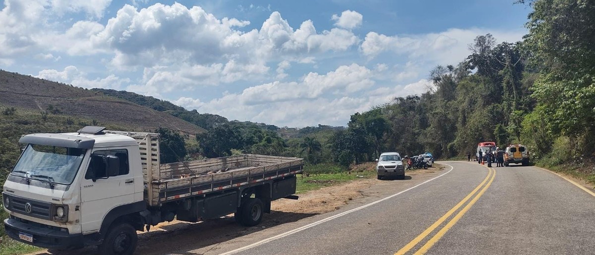 Acidente entre caminhão e moto
termina com jovem morto em Reduto