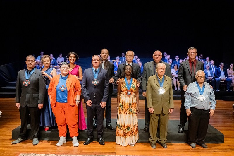 NOITE DE HOMENAGENS: Câmara de Ipatinga entrega Títulos de Cidadania Honorária e medalhas do Mérito Legislativo