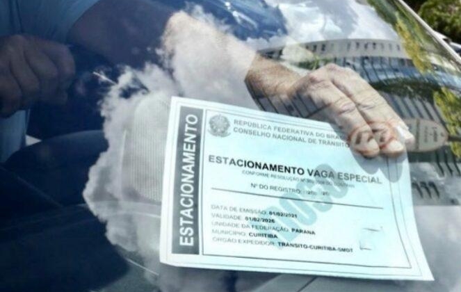 Credencial de estacionamento digital para idoso e PCD está em vigor; saiba como solicitar