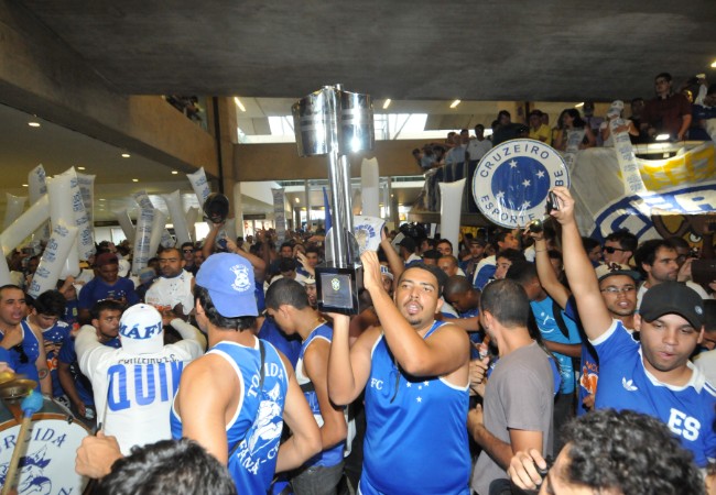 Aerozêro: torcida prepara festa antes do embarque do Cruzeiro para final da Sul-Americana