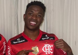 Vinicius Junior com a camisa do Flamengo (foto: Reprodução/Instagram)