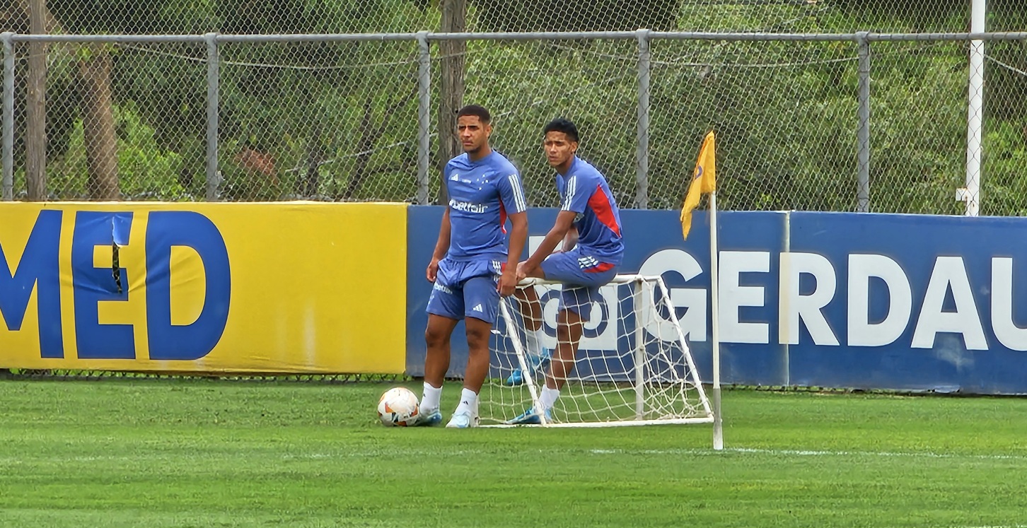 Atacante do Cruzeiro treina separado enquanto não tem futuro definido