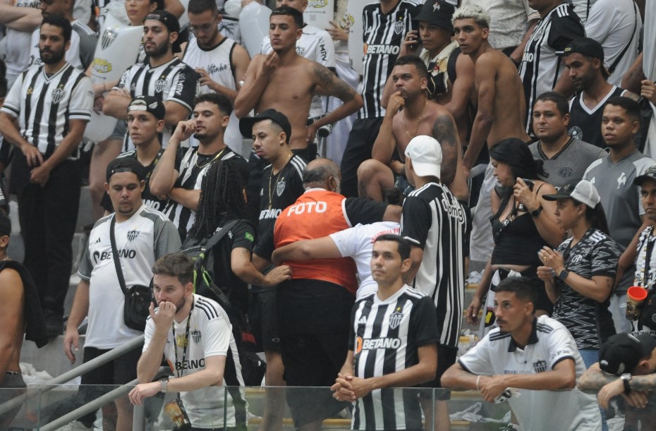 Atlético x Flamengo: fotógrafo é atingido por bomba na Arena MRV e será submetido a cirurgia