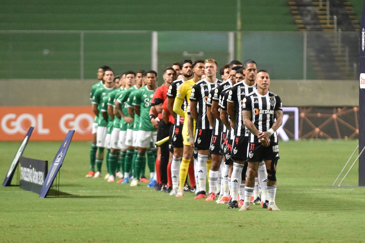 Bernard critica mudança de postura do Atlético nos últimos jogos