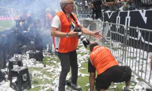 Bombas, invasão e profissionais atacados: o caos de Atlético x Flamengo na Arena MRV