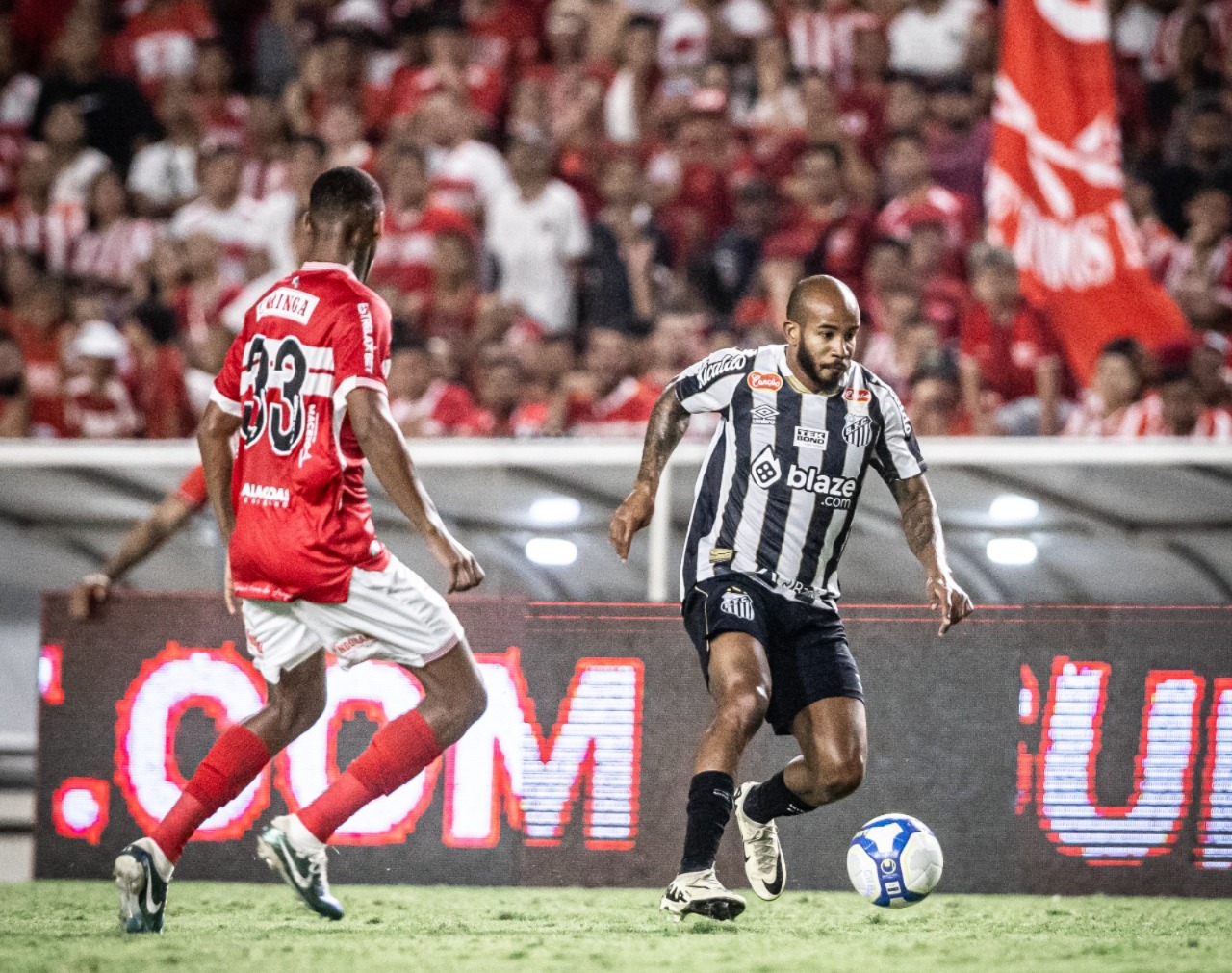 Partida do primeiro turno entre CRB e Santos ficou 1 a 1, no Rei Pelé (foto: Raul Baretta/Santos FC)