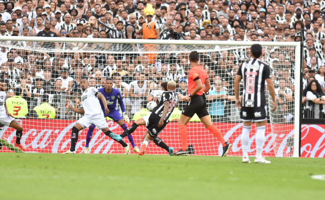 Comentarista aponta erro grave contra Atlético na final da Libertadores: ‘Até na Europa marcam’