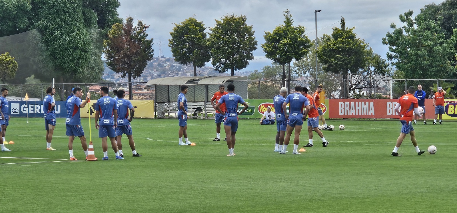 Cruzeiro treina com desfalques antes de duelo com Corinthians pelo Brasileiro