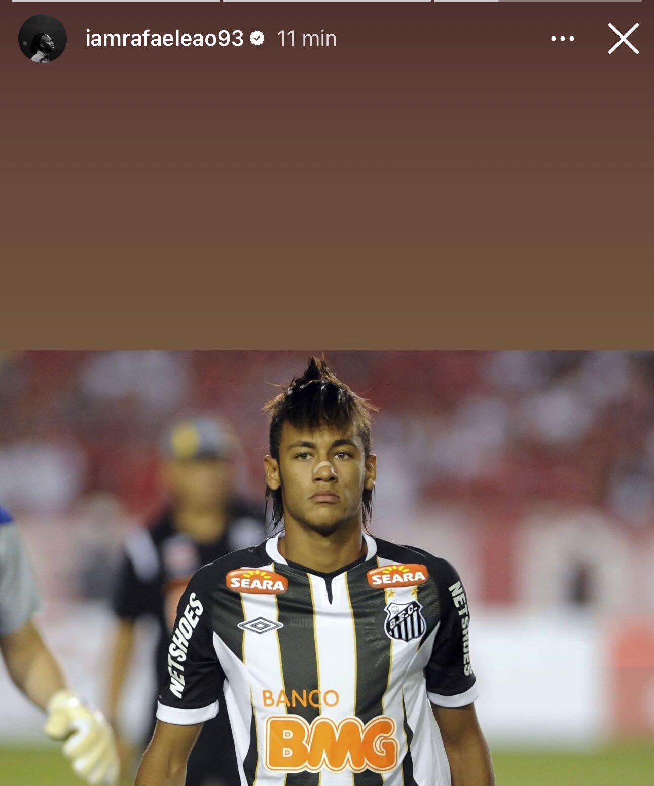 Rafael Leão, jogador do Milan, postou foto de Neymar com camisa do Santos em suas redes sociais - (foto: Redes sociais/Reprodução)