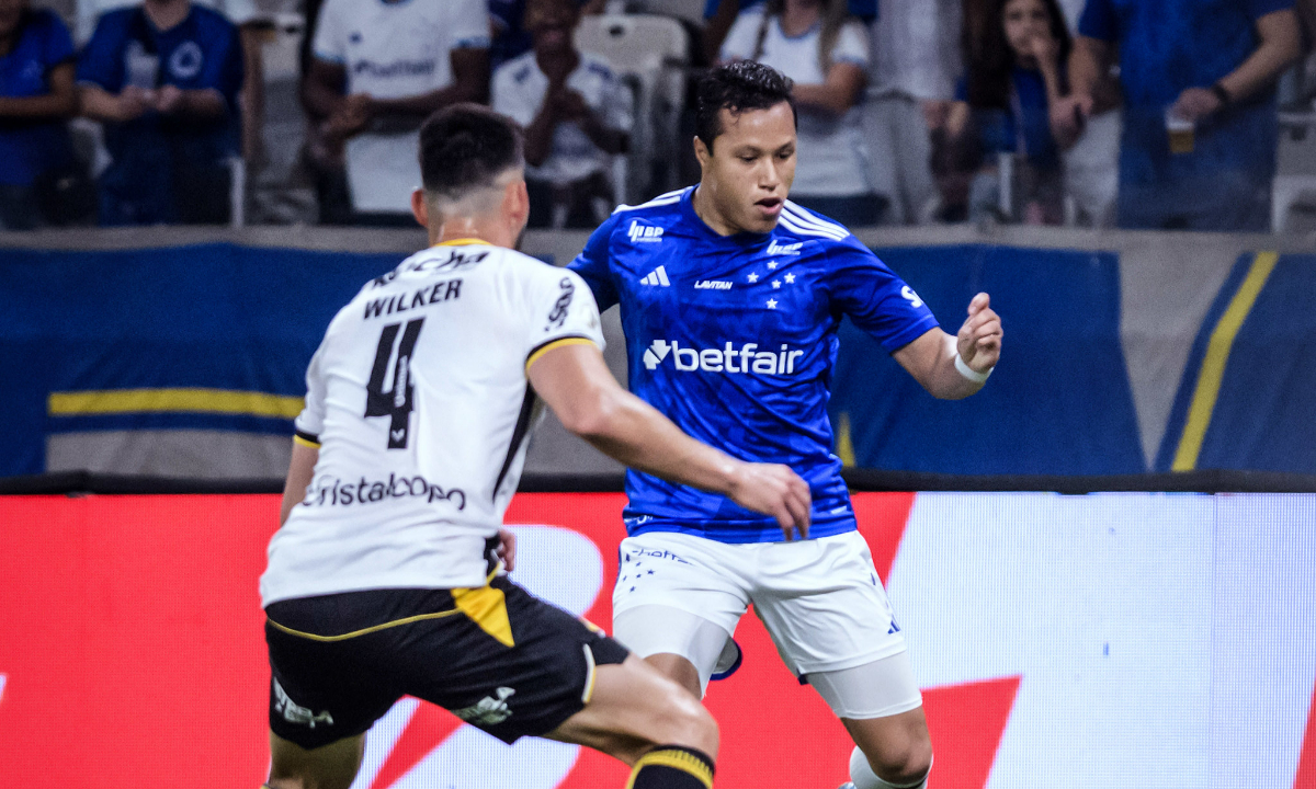 Diniz defende e elogia titular do Cruzeiro criticado por parte da torcida