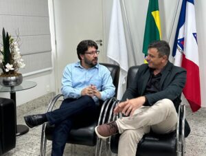 Prefeito eleito, Capitão Vitor, visita pela primeira vez o prefeito Douglas Willkys