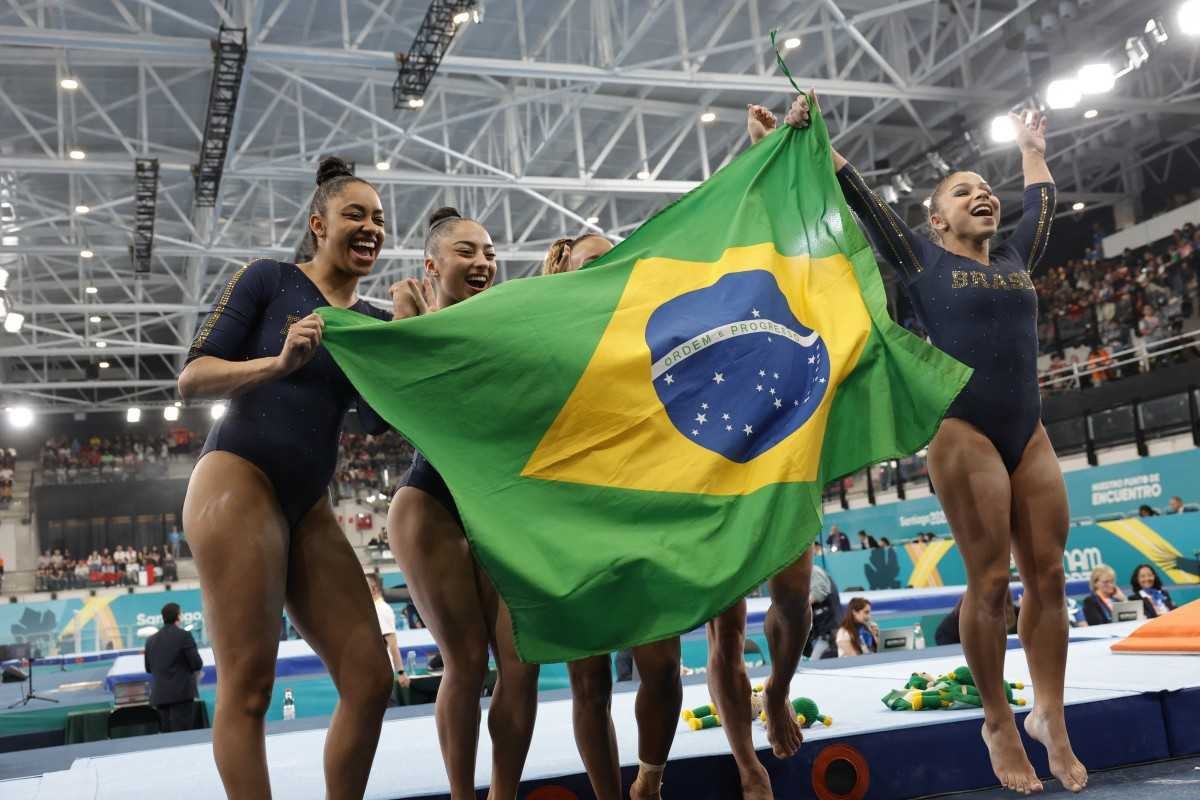 Equipe de ginástica brasileira que disputou o último Pan, em 2023. no Chile (foto: Martin Bernetti/AFP)