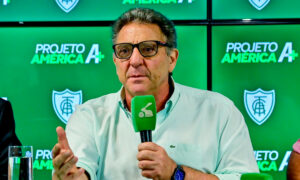 Marcus Salum em entrevista na sede do América (foto: Mourão Panda/América)