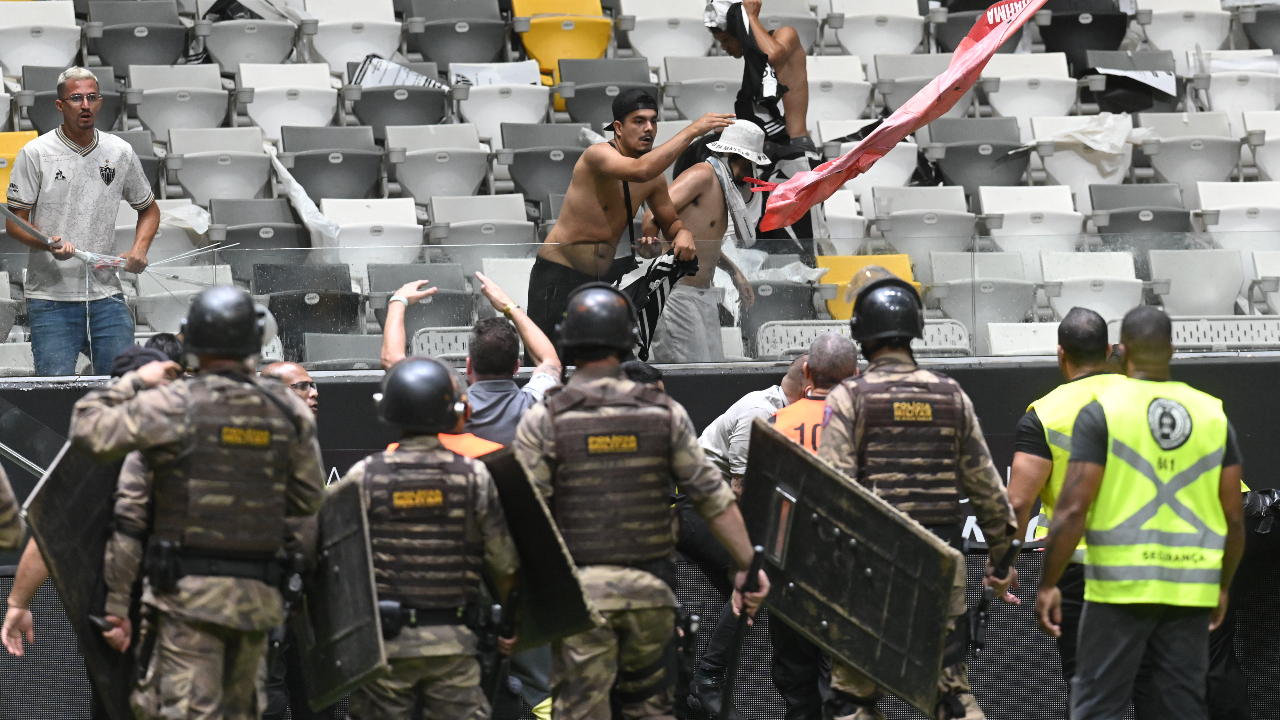 Polícia Militar foi acionada e auxiliou a segurança da Arena MRV durante Atlético x Flamengo (foto: Leandro Couri/EM/D.A.Press)