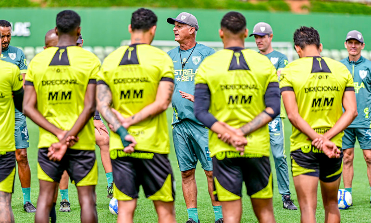 América durante treino sob o comando de Lisca (foto: Mourão Panda/América)