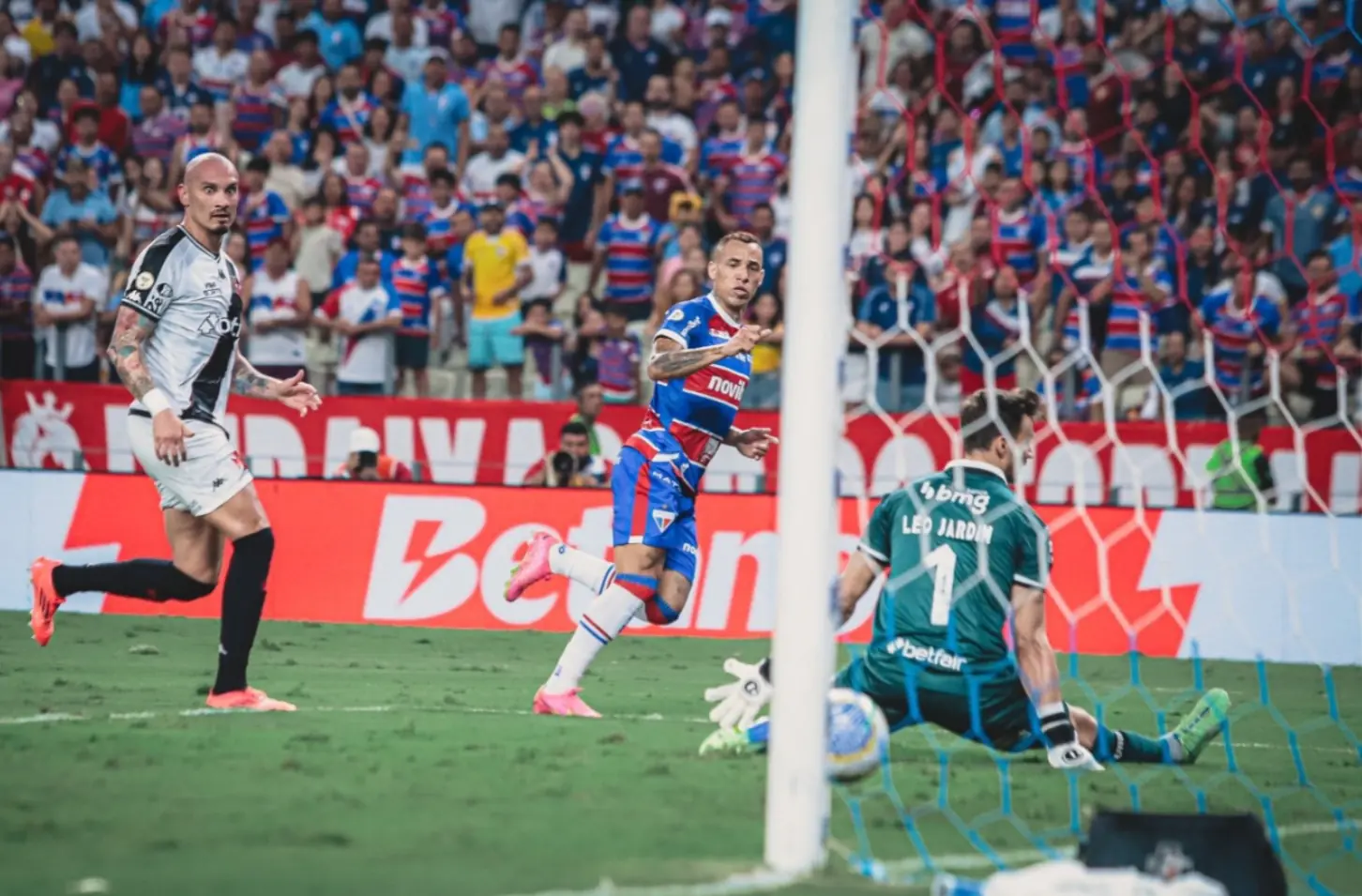 Fortaleza e Vasco em jogo do Brasileiro (foto: (Foto por: Mateus Lotif/FEC))