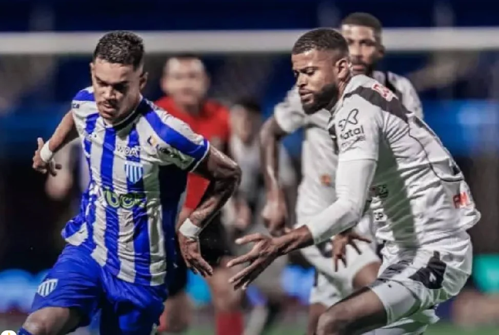 Avaí ganhou da rebaixada Ponte Preta por 2 a 1 (foto: Fabiano Rateke/Avaí)