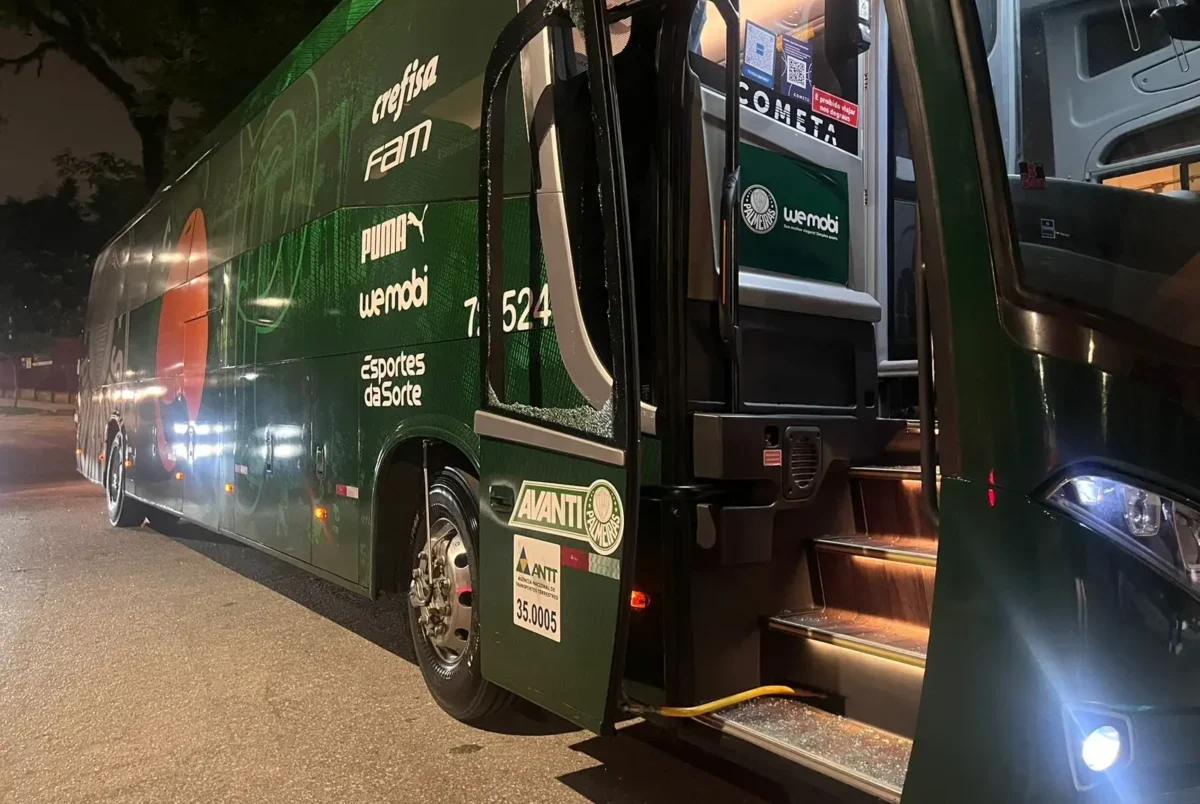 Ônibus do time feminino do Palmeiras (foto: Reprodução)