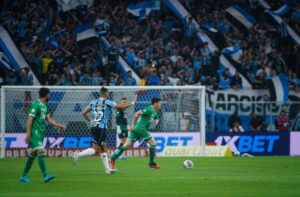 Grêmio conta com gol contra do Juventude e arranca empate no fim