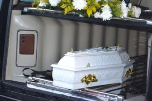 Homem furta caixão em funerária em Timóteo com recém-nascido dentro