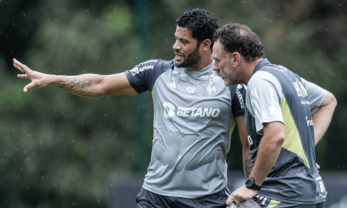 Hulk revela ‘fórmula’ para Atlético ter sucesso com Milito: ‘Sempre falo para ele’