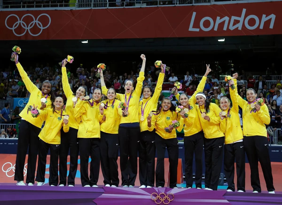 Jogadoras de vôlei campeãs em Londres 2012 (foto: Divulgação/FIVB)