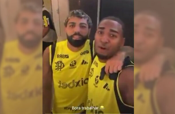 Gabigol e Lorran abraçados (foto: Reprodução de vídeo)