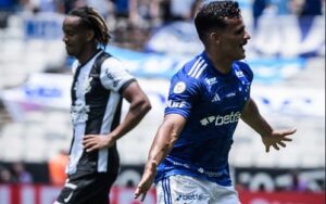 Lateral do Cruzeiro marca primeiro gol como profissional diante do Corinthians: ‘Sonho de criança’