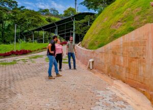 Prefeitura de Ipatinga conclui muro de arrimo na Escola Ary Malta, no bairro Iguaçu