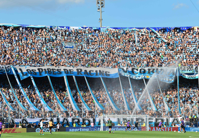 Mauro Cezar destaca superioridade da torcida argentina em Racing x Cruzeiro: ‘Cinco para um’