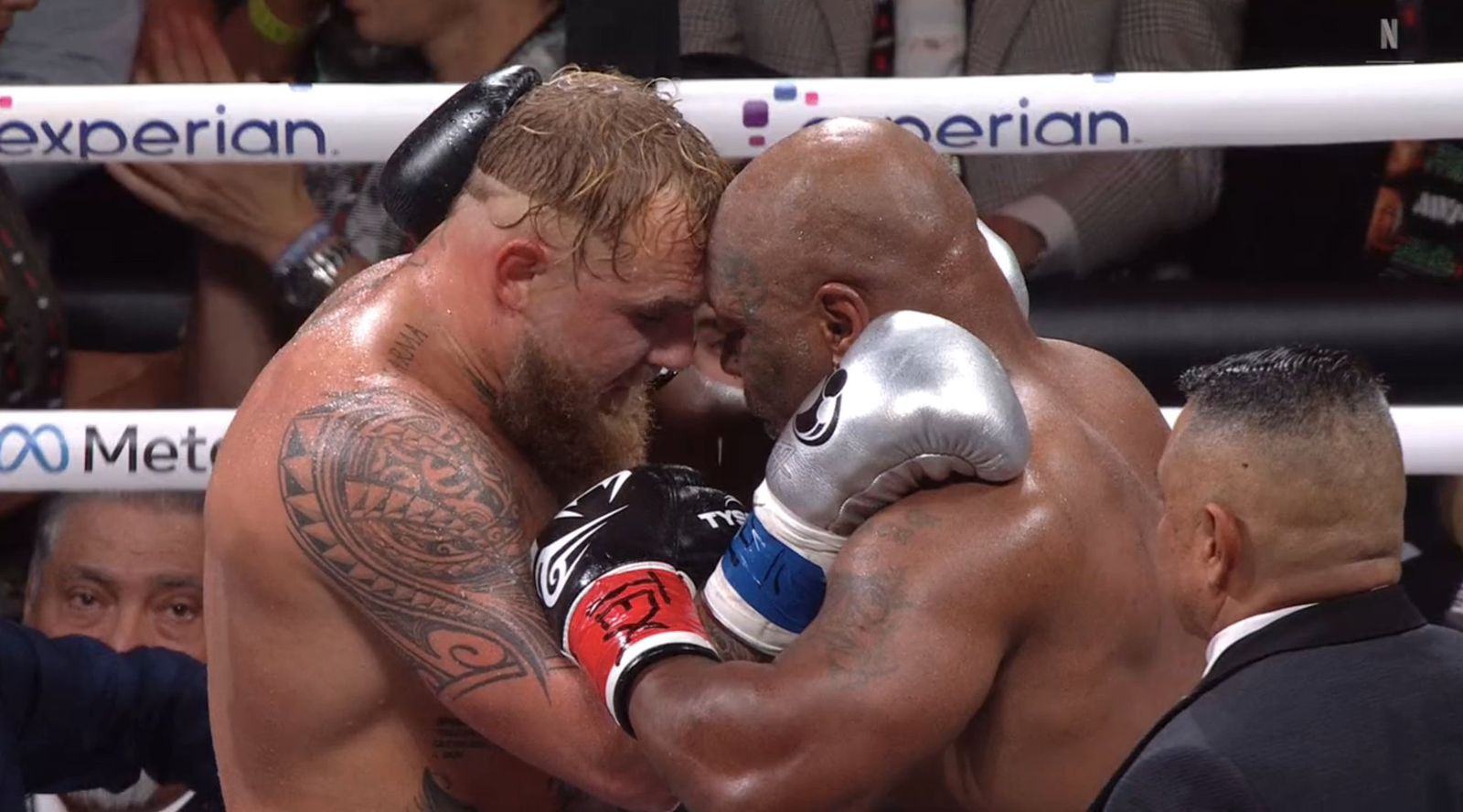 Jake Paul levou a melhor em cima de Mike Tyson após oito rounds (foto: Netflix/Reprodução)