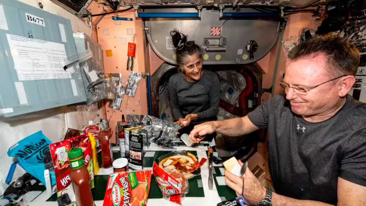 Nova foto de astronautas na ISS desperta preocupação com sua saúde física e mental