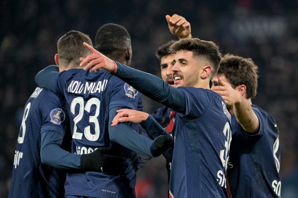 Jogadores do Paris Saint-Germain em comemoração de gol (foto: Bertrand Guay/AFP)