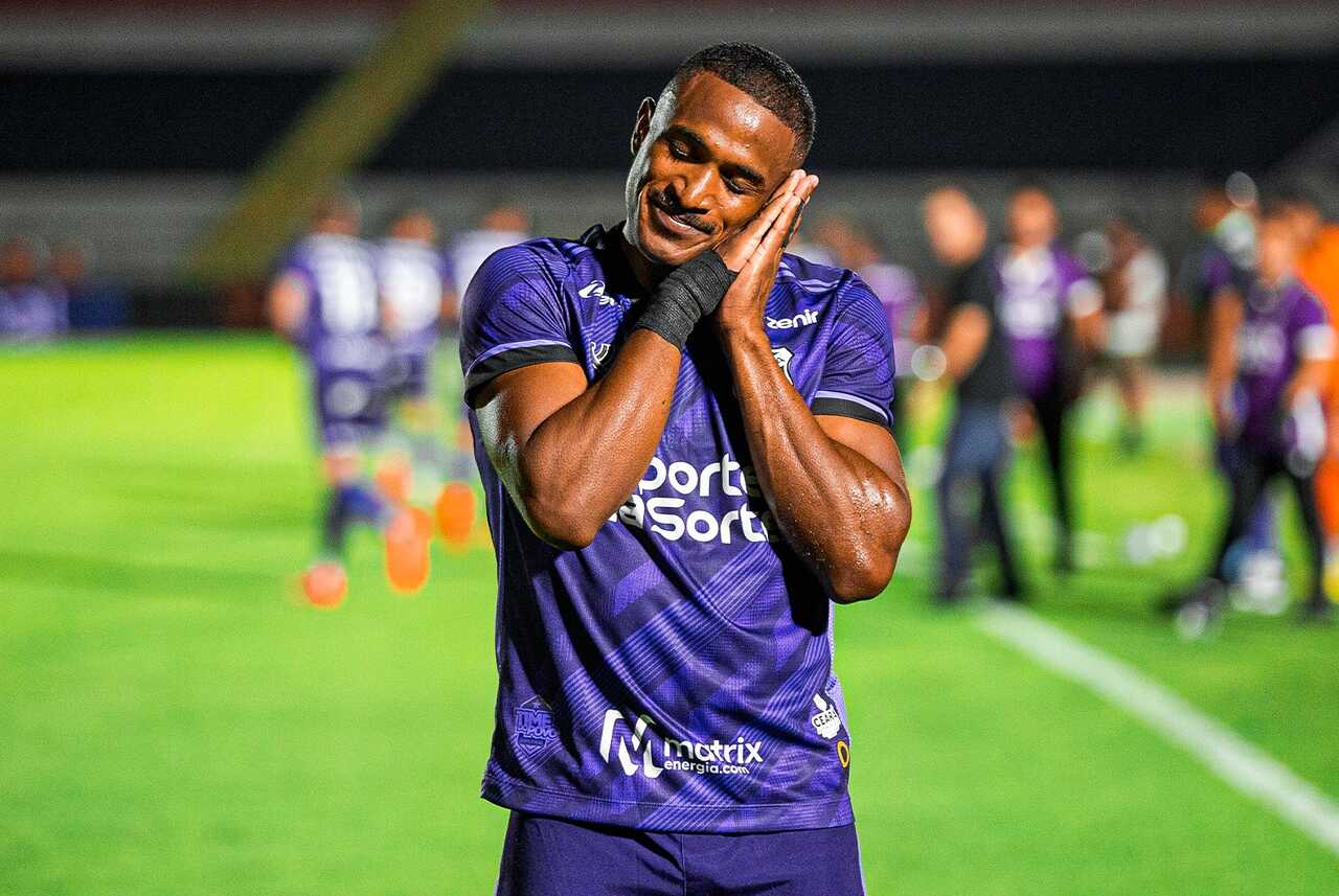 Série B: Ceará tem hat-trick de mineiro e tira time de ex-técnico do Cruzeiro do G4