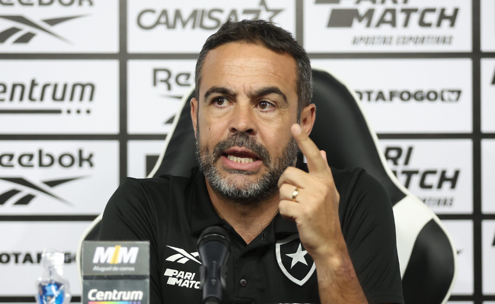 Técnico do Botafogo dispara contra dupla do Atlético: ‘Olhem para dentro’