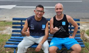 Torcedores do Racing fazem ‘peregrinação’ até final contra Cruzeiro: ‘Viemos com fé’