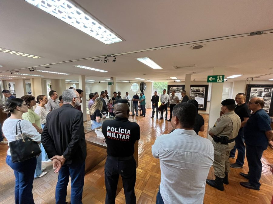 Museu da Aperam South America recebe visita de veteranos da Polícia Militar de Minas Gerais