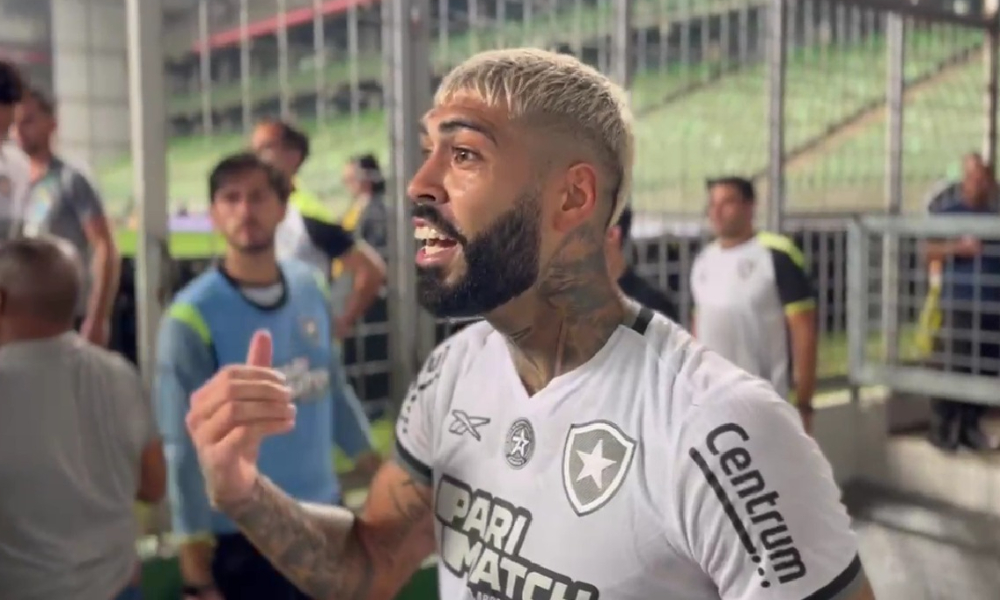 Zagueiro do Botafogo xinga jogadores do Atlético e chama para briga; vídeo