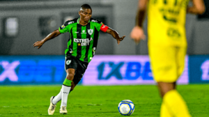 Juninho, volante e capitão do América (foto: Mourão Panda/América)