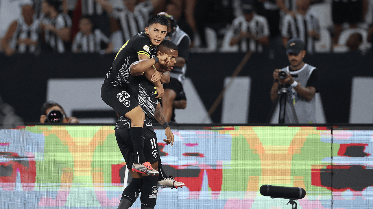 Jogadores do Botafogo comemorando gol sobre o Vasco (foto: Vitor Silva/Botafogo)