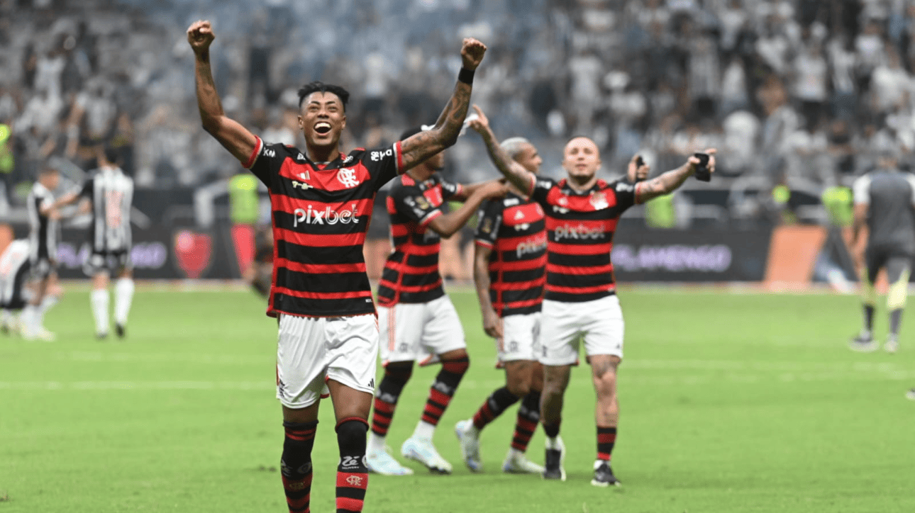 Bruno Henrique, atacante do Flamengo, comemorando título da Copa do Brasil sobre o Atlético (foto: Leandro Couri/EM/D.A Press)