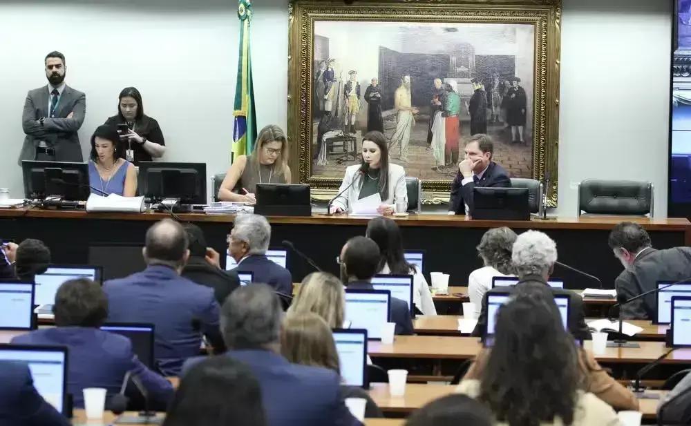 CCJ da Câmara aprova PEC que proíbe o aborto legal no Brasil