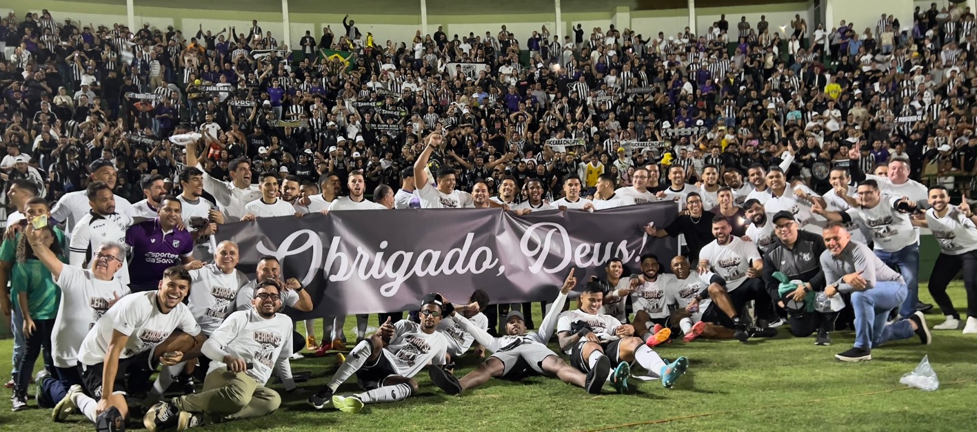 Jogadores e funcionários do Ceará comemoram acesso à Série A (foto: Gabriel Silva/Ceará SC)