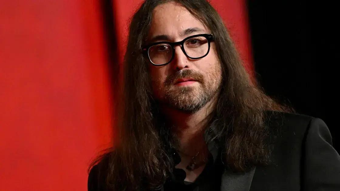 Filho de John Lennon revela perseguição do FBI ao pai